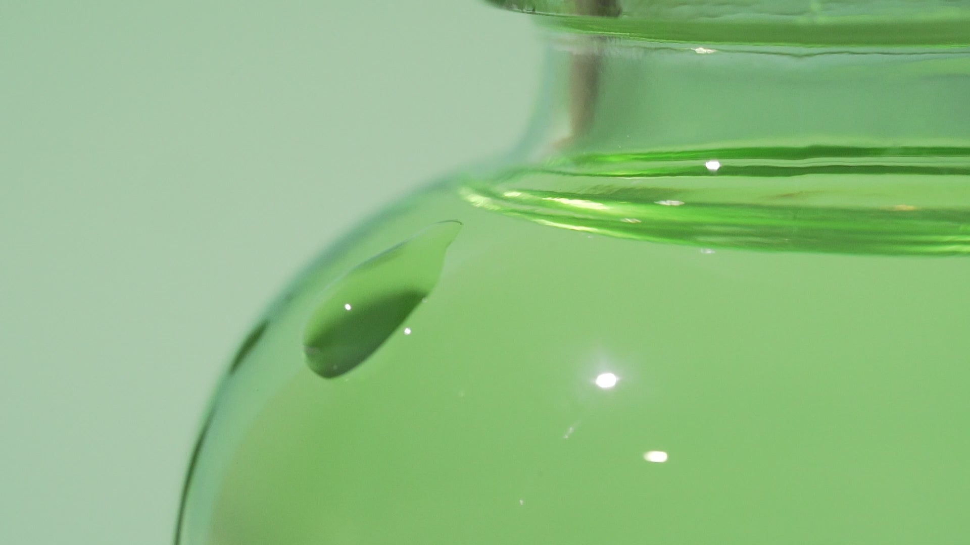 Cargar vídeo: Super Soothing CIca & Aloe Essence Toner 125ml